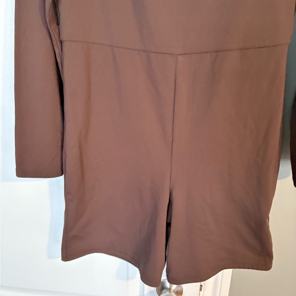 Aritzia | Babaton Contour Squareneck Longsleeve Romper - Picture 6 of 10
